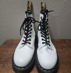 White Dr. Marten 1460 Smooth Leather Lace Up Combat Boots Air Wair Size 7.5